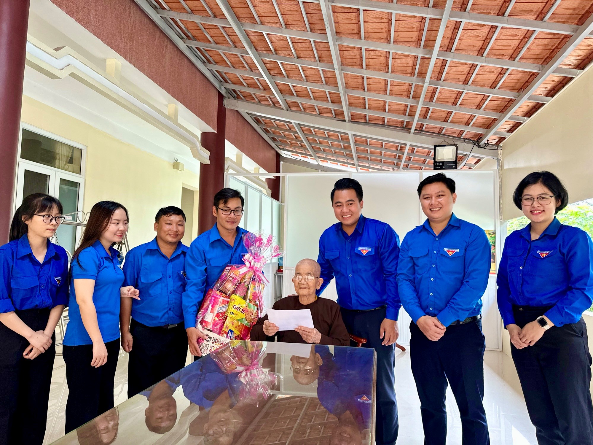tang qua vinh cuu 1.jpg