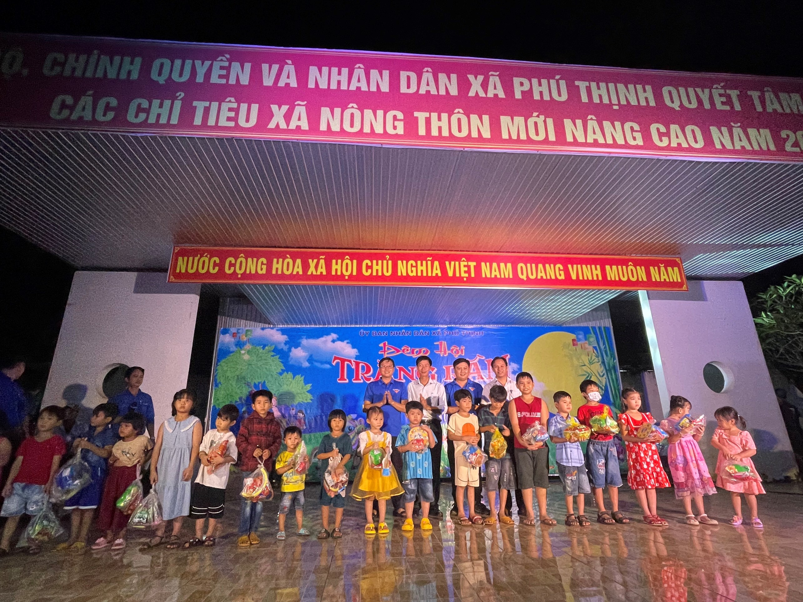 trung thu tan phu 1.jpg