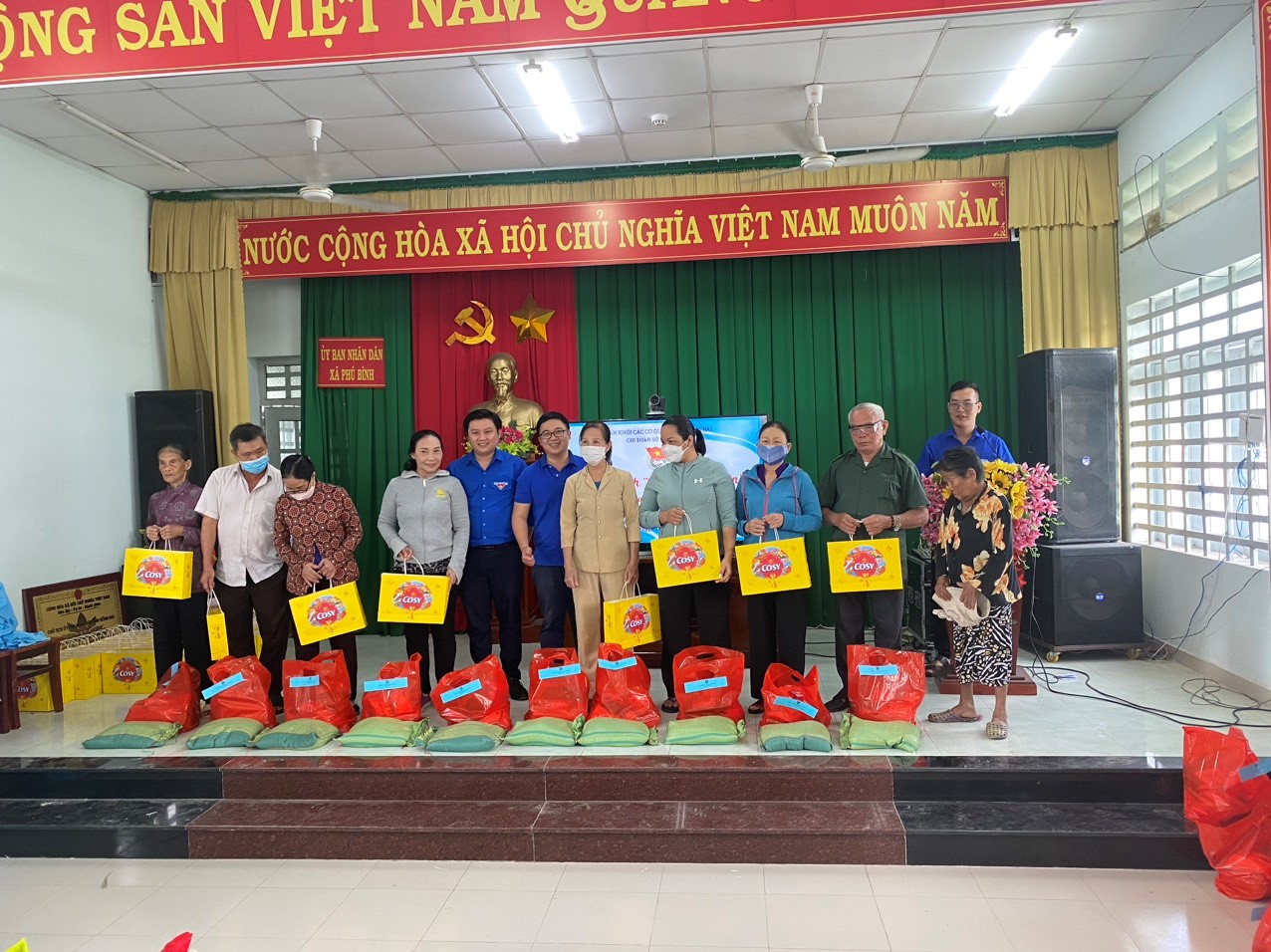 xuan tinh nguyen 2.jpg